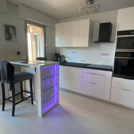 Bed & Breakfast Privee A Antibes